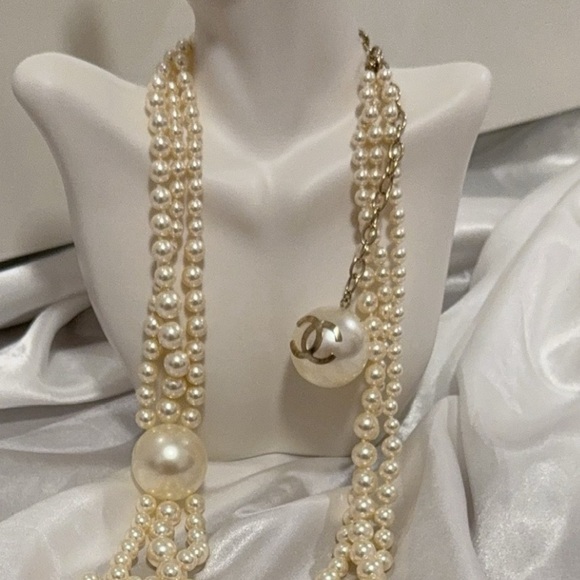 Chanel CC Logo Pearl Long Necklace - Picture 3 of 7